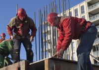 bouwplaats: stellen prefab beton balkbodems