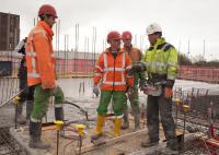 bouwplaats: stort 2e verdiepingsvloer met pomp