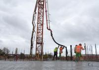 bouwplaats: stort 2e verdiepingsvloer met pomp