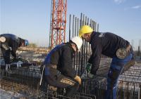 bouwplaats: vlechters en installateurs 2e verdiepingsvloer