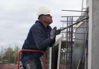 bouwplaats: voorbereiding wandstort en kanaalplaat-elementen leggen