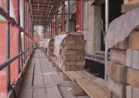 bouwplaats: metselaars en Braziliaans metselwerk